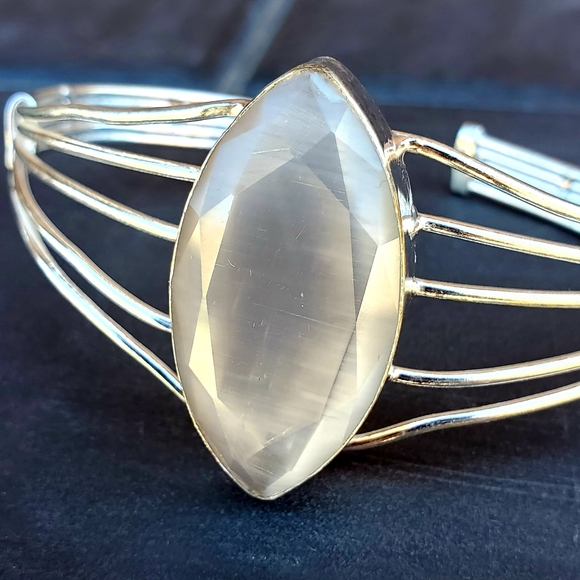 New Cat Eye Silver Cuff Bracelet. - Picture 6 of 14